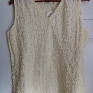 Crinkly pale yellow top